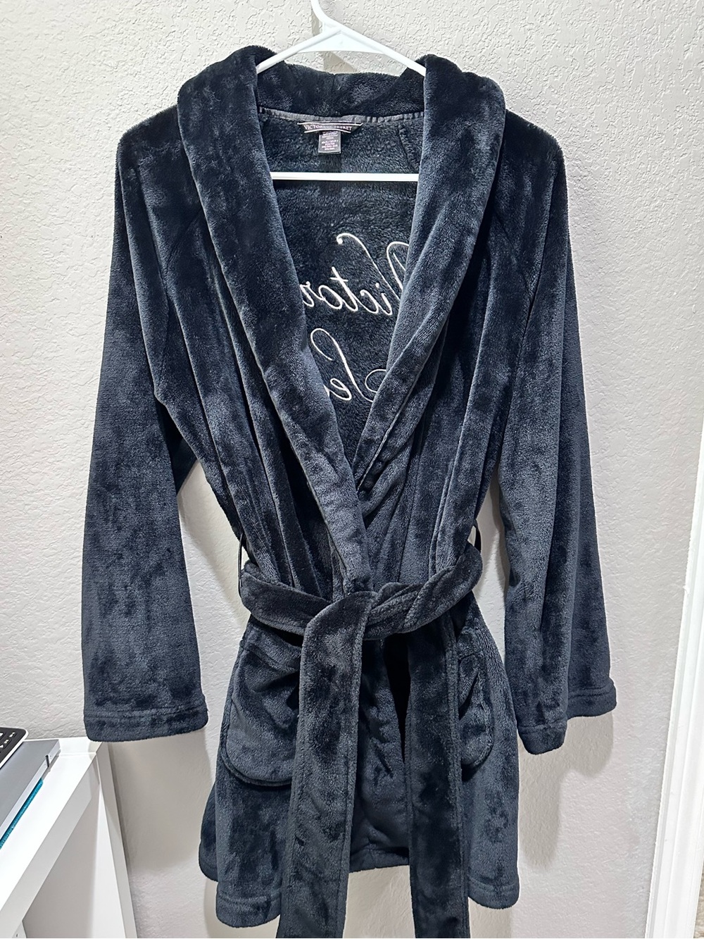 Victoria's Secret Black Plush Fleece Embroidered‎ Logo Robe Size XS/S